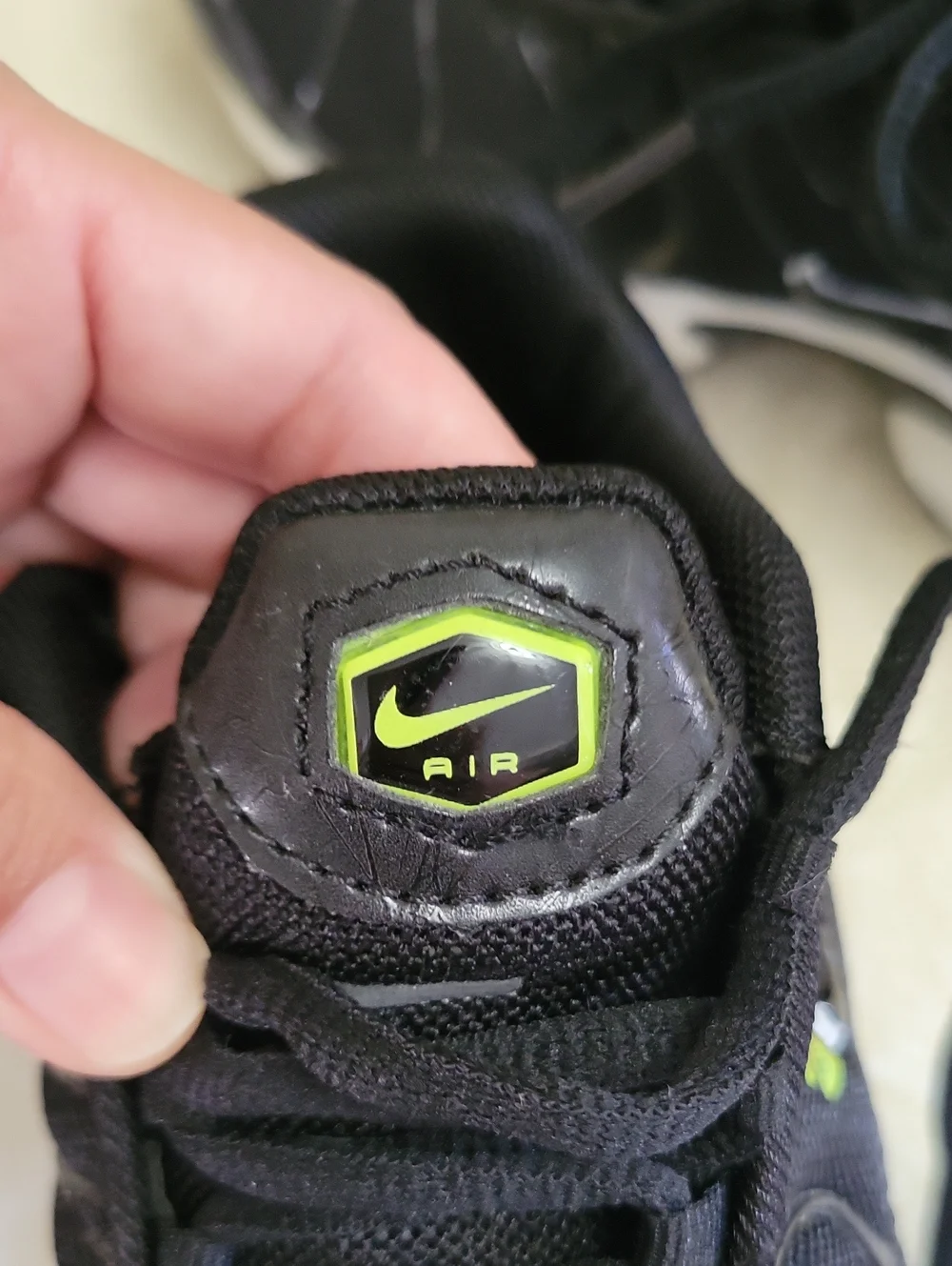 NIKE Air Max Plus 1 GS “Black Volt” Running Trainers. Size 1Y.